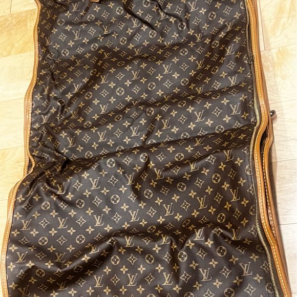 Louis Vuitton dress suit carrier w/brass hangers - Picture 1 of 14